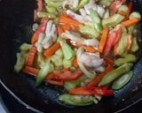 รูปขั้นตอนการทำที่ 4 ของ ไก่ผัดมะระ