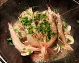 Foto del paso 16 de la receta: Jurel de cola rosada con manto de gambas y almejas