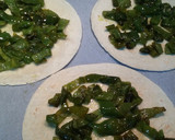 Foto del paso 5 de la receta: Tortitas de pimiento y morcilla con huevo