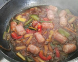 Foto del paso 6 de la receta: Salchichas frescas de pollo con verduras y salsa de soja