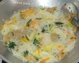 Foto langkah ke 4 dari resep Bihun Goreng Putih.
