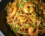 A picture of step 4 of King Prawn Chow Mein.
