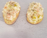 Foto del paso 4 de la receta: Patatas asadas rellenas con salmón ahumado, encurtidos y eneldo