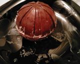 Une image de l'étape 24 de Entremet mousse à la vanille, insert caramel, glaçage rocher.