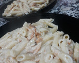 Foto del paso 3 de la receta: Macarrones cremosos con pollo asado🍗