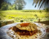 Foto del paso 7 de la receta: Medallón de solomillo con monchetas en salsa de vermouth y huevo frito