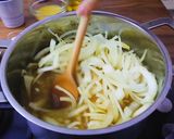 Perzsa hagymaleves recept fázis 4 fotója