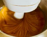 A picture of step 3 of Lenten honey pie in a multicooker.