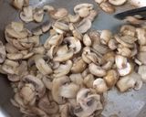 Foto langkah ke 2 dari resep Saus Jamur untuk Steak atau pasta.