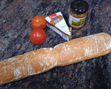 Foto del paso 1 de la receta: Torrada con tomate, queso brie y olivada