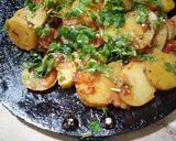 A picture of step 6 of Tawa aloo ki katliyan.