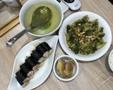 Hình bước làm 4 của món Ức gà cuộn rong biển eat clean siêu dễ làm
