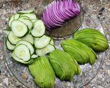Foto del paso 5 de la receta: 🥑🍲 Poke bowl de kanikama y palta 🍲🥑 Ensalada fácil y rápida