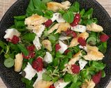 Foto del paso 3 de la receta: Ensalada de canónigos con solomillo de pollo, queso de cabra y frambuesas