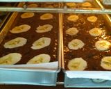 Foto langkah ke 4 dari resep 1.006. Double Choco Banana Cake.