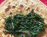 A picture of step 4 of Potato Saag Roll.