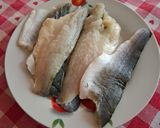 Foto del passaggio 1 della ricetta Branzino al Limone con Patate e Zucchine 🍋🥒