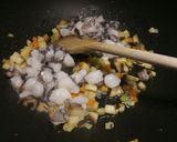 A picture of step 2 of Linguine con ragú di polpo e porcini.