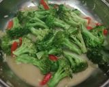 Foto langkah ke 5 dari resep Tumis brokoli (simple).