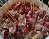 Foto langkah ke 4 dari resep Sate Sapi bumbu manis.