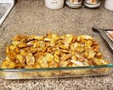 A picture of step 4 of Slices of chicken with potatoes and white sauce.