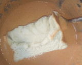 A picture of step 4 of Fried bread in bean paste.