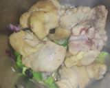 Foto del paso 3 de la receta: Fricasé de pollo con crema de su misma salsa