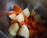 Foto del paso 3 de la receta: Crema de zapallo papas zanahoria y otros