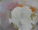 Foto del paso 2 de la receta: Bizcocho de yogurt con bolitas chocolateadas
