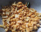 A picture of step 2 of Cauliflower / Gobhi Samosa.