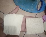 Foto langkah ke 2 dari resep Roti tawar isi usus pedas.