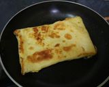 A picture of step 5 of Egg Paratha.