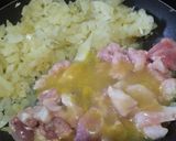 Foto del paso 2 de la receta: Arepa🥯rellena de pollo🍗 hawaiano🍍y queso🫓🧅🧀