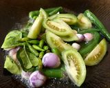 Foto langkah ke 3 dari resep Sambal Ijo Ikan Asin Terong Kentang.