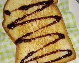 รูปขั้นตอนการทำที่ 3 ของ ขนมปังปิ้งราดซอสช็อกโกแลต (Toast with Chocolate Sauce)