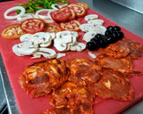 Foto del paso 1 de la receta: PIZZA Caprese con Chorizo Español y Olé...!