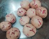 A picture of step 7 of Beetroot puri with white chana.