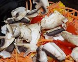 Foto del paso 7 de la receta: Ensalada multicolor con choclo, palta, hongos, etc