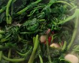 Foto del passaggio 2 della ricetta Orecchiette con cime di rapa e pangrattato abbrustolito