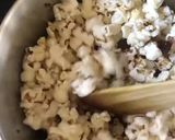 A picture of step 3 of Caramel popcorn.