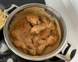 Foto del paso 5 de la receta: Pollo en salsa de pasas