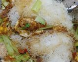 Foto langkah ke 3 dari resep Bihun goreng saus tiram.