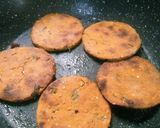 A picture of step 6 of Lahsun Bajra bhakri.