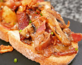 Foto del paso 7 de la receta: Torrada de champiñones, panceta ibérica y gorgonzola