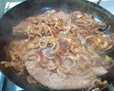 Foto del paso 4 de la receta: Hígado encebollado al disco con puré mixto