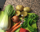 Foto del paso 1 de la receta: Pak Choi con atún, pimientos, zanahoria y patatas