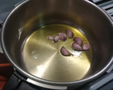 Foto del paso 2 de la receta: Costillas al ajillo en olla rápida