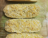 Foto del paso 3 de la receta: Pan de ajo y cuatro quesos al tomillo
