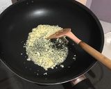 Foto langkah ke 2 dari resep Ayam Goreng Hongkong.