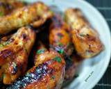 Foto del paso 6 de la receta: Alitas de pollo caramelizadas con salsa yakiniku